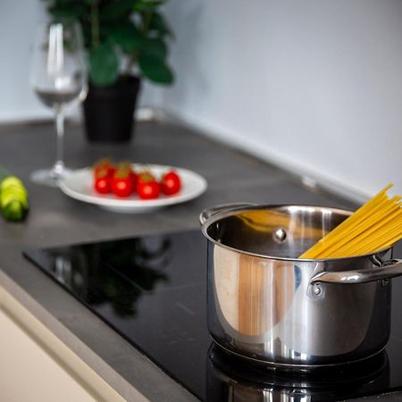 The Best Rent - Bright One-Bedroom Apartment In Corso Vittorio Emanuele II Milan Luaran gambar