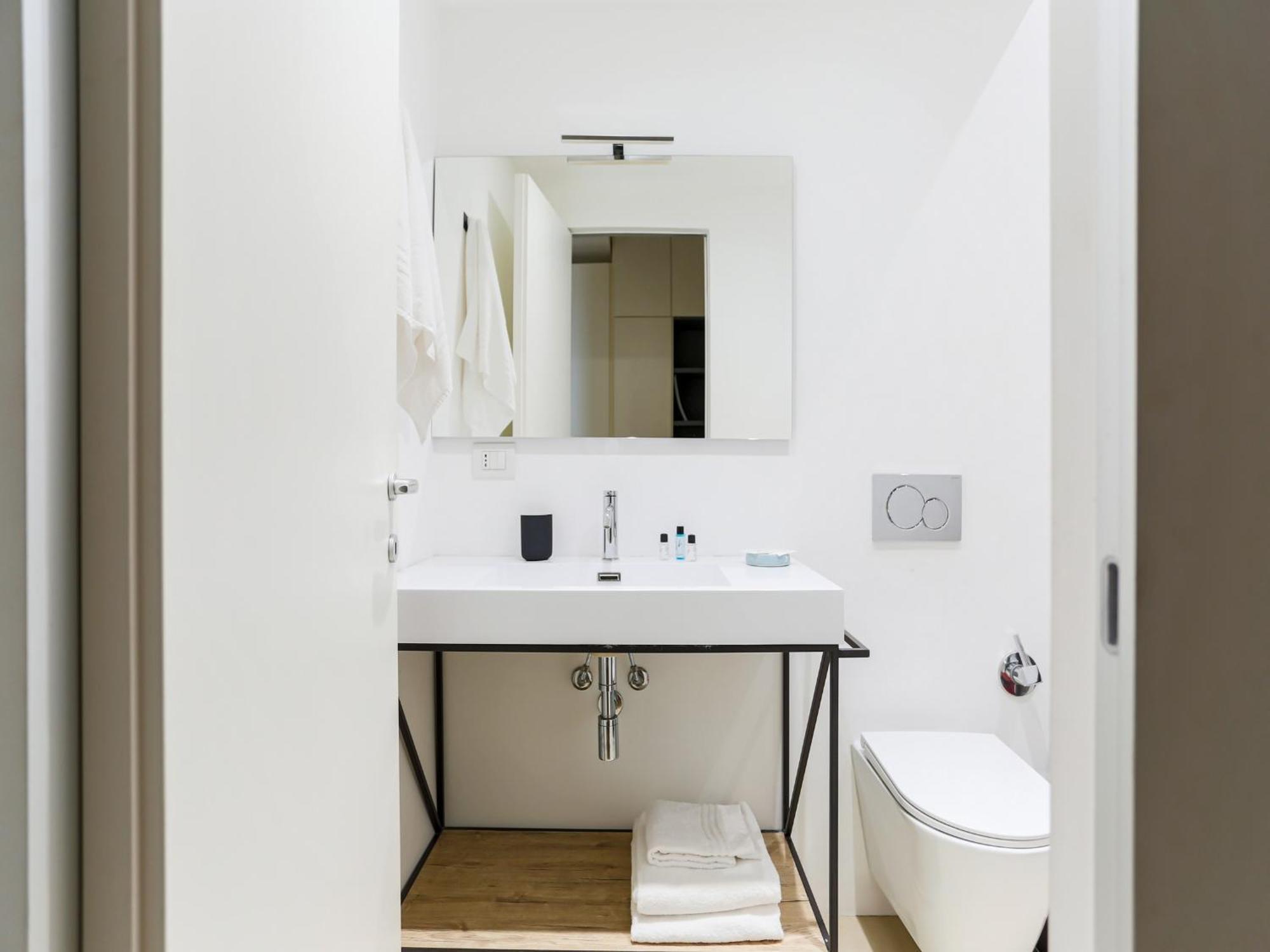 The Best Rent - Bright One-Bedroom Apartment In Corso Vittorio Emanuele II Milan Luaran gambar