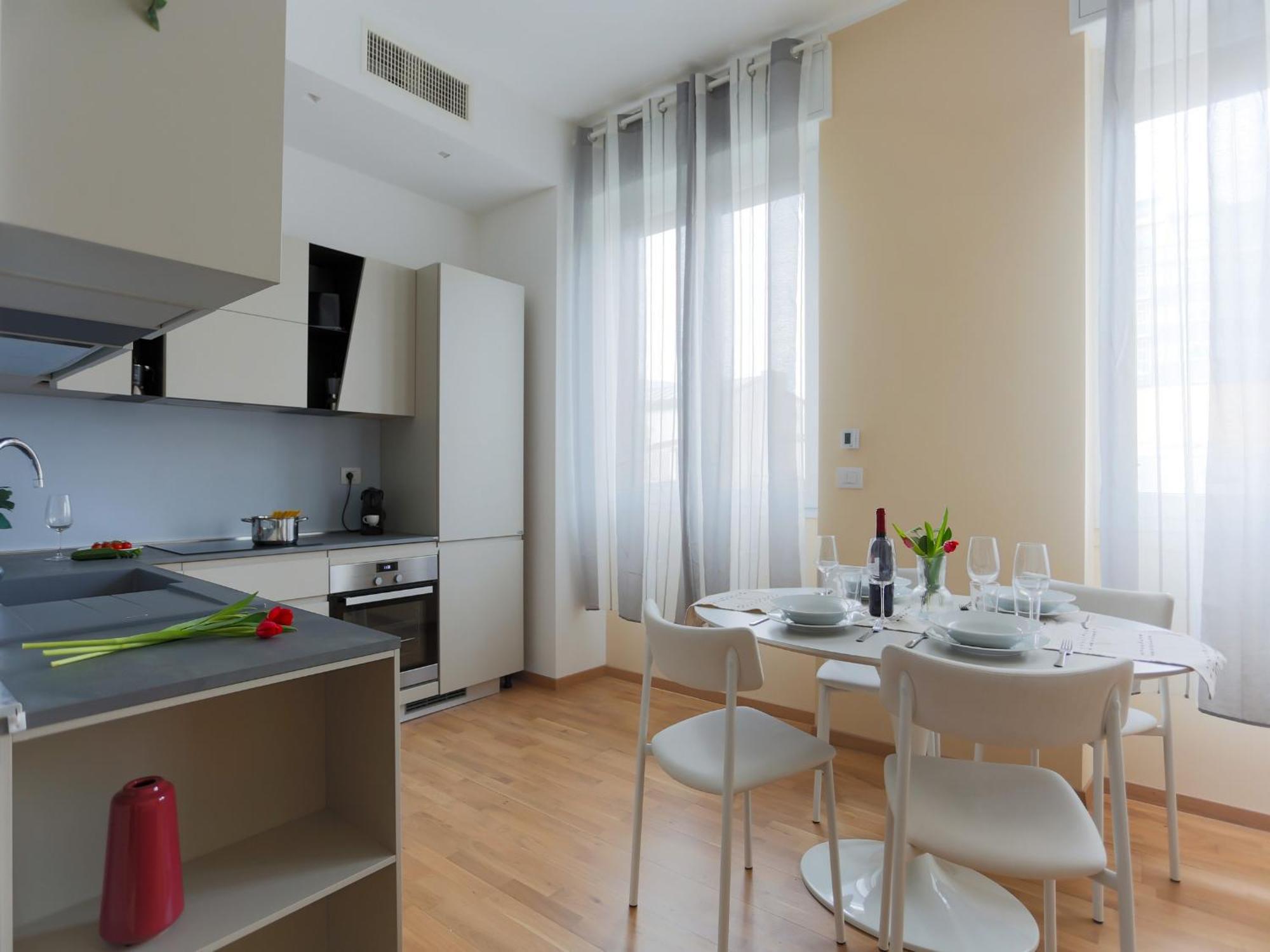 The Best Rent - Bright One-Bedroom Apartment In Corso Vittorio Emanuele II Milan Luaran gambar