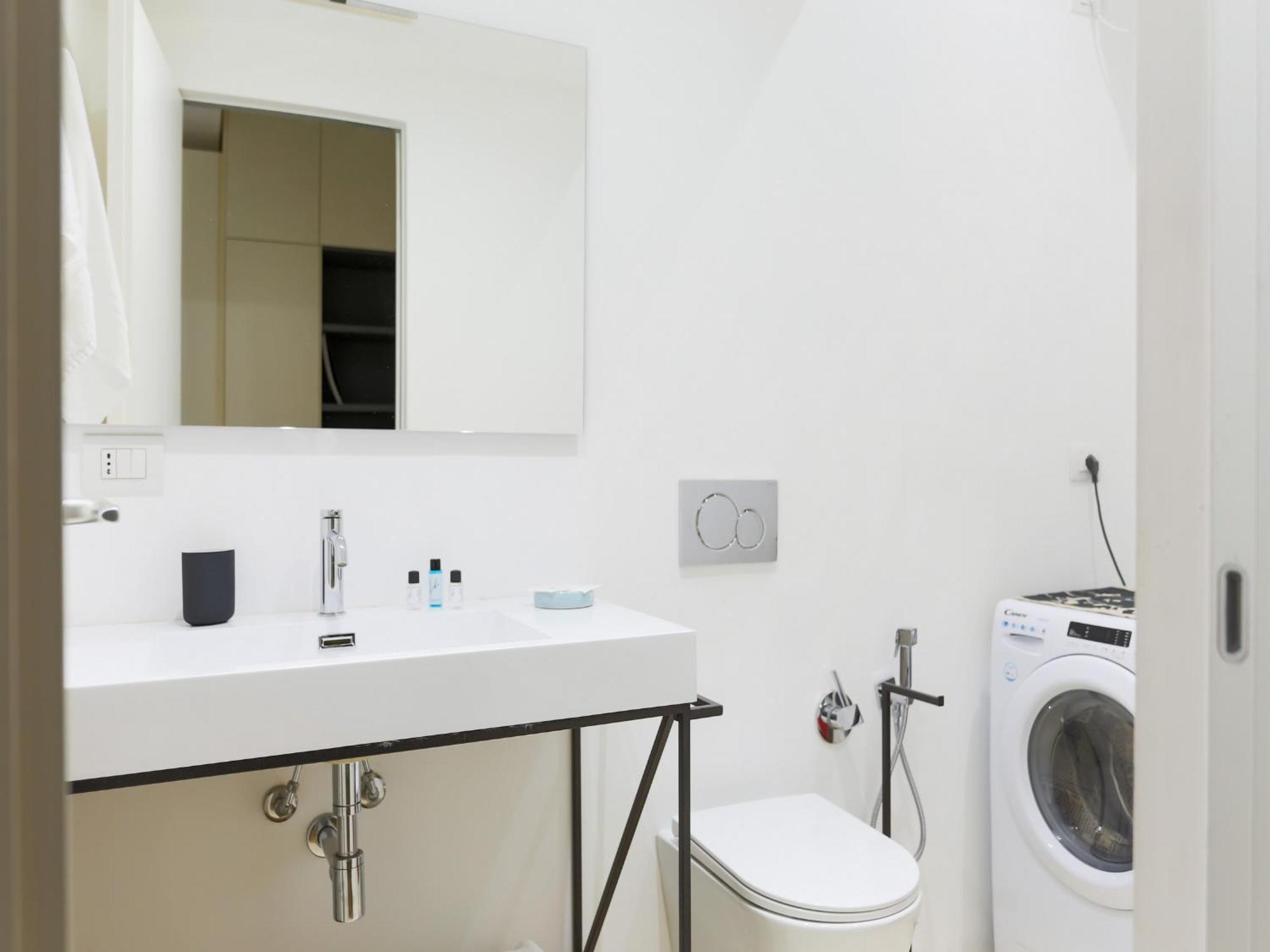 The Best Rent - Bright One-Bedroom Apartment In Corso Vittorio Emanuele II Milan Luaran gambar