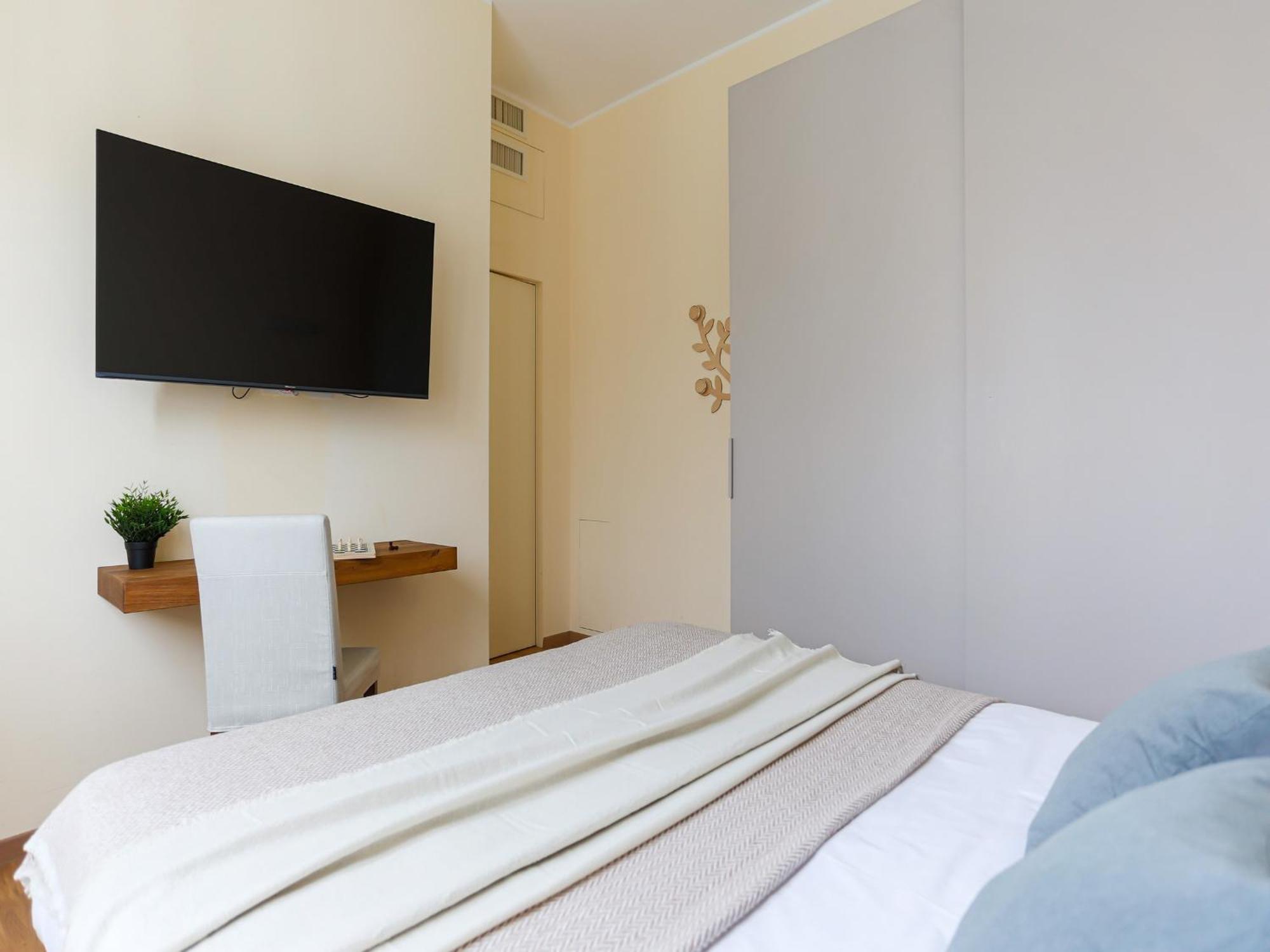 The Best Rent - Bright One-Bedroom Apartment In Corso Vittorio Emanuele II Milan Luaran gambar